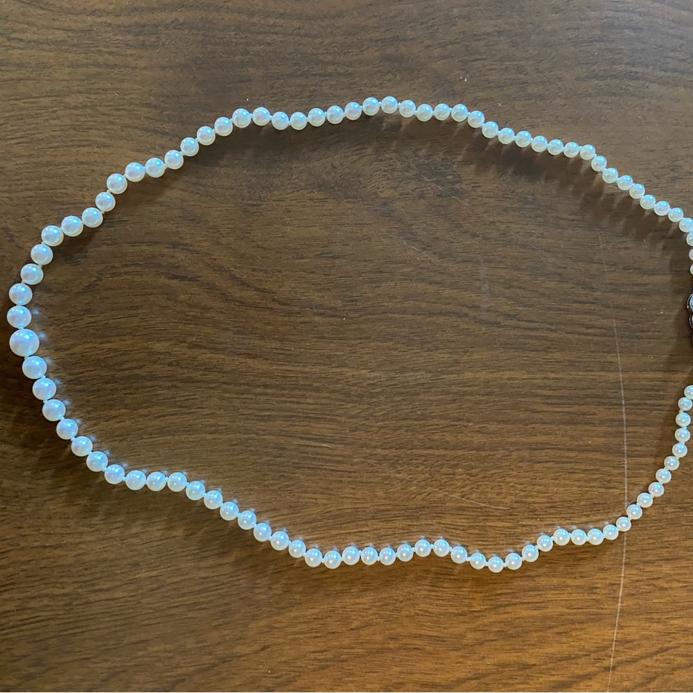 Stunning timeless Mikimoto sterling silver graduated 20” pearl necklace - Picture 6 of 7